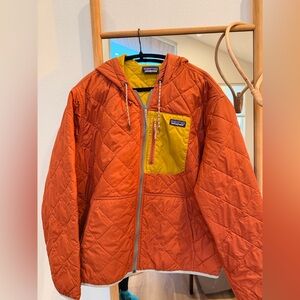 Patagonia Women’s size XL Orange lightweight Jacket